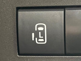 【パワースライドドア】スマートキーや運転席のスイッチでスライドドアの開閉が可能♪電動だから力を入れてドアを開ける必要が無く、小さいお子様でも、重い荷物を持っている時もラクに開け閉めできます♪