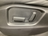こちらのグレードは助手席にもパワーシートを装備しております!運転席同様お好みで調整が可能です!
