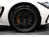 メルセデスの認定中古車「サーティファイドカー」では、万一お車が故障した場合も、ご購入後1年間もしくは2年間※は走行距離にかかわらずメルセデス・ベンツ正規サービスネットワークで無料修理いたします