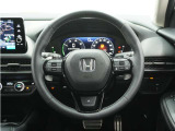 ◆本革巻きステアリングホイール◆ステアリングは運転中、常に触れる部分。しっとりとした上質な触れ心地がドライブ体験を彩ります。