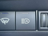 【オートハイビーム】対向車等をカメラが検知して、ハイビーム・ロービームを自動で切り替えてくれる優れもの。ドライバーが切り替える必要がないので楽々ですね。