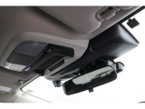 新世代アイサイトのカメラと運転手の視界に入りにくいようにドラレコカメラなども配されています。