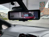 インテリジェントスマートルームミラーは、後席にゲストがの乗車時やお荷物などで後方確認ができない場合は後方確認専用カメラでくっきり!安心ですね!