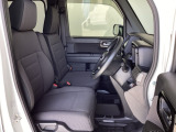 フロントは運転席と助手席が別々の広々としたセパレートシートです