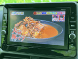テレビ番組を画面で視聴できる装備です。お出かけ先などで停車している時間にも映像を楽しめ、画面上の表示は見やすく、車内で過ごすひとときを便利に彩ります。