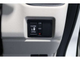 【左電動スライドドア】力を入れずにラクラクドア開閉♪左側電動スライドドア装備車両◎右側スライドドアは手動開閉です。狭い駐車場での乗り降りもラクラク♪挟み込み防止機構装備でお子様の乗り降りも安心◎
