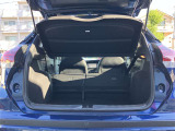 後席を倒せばさらに広いスペースの出来上がり♪長い荷物も載せやすくなります!