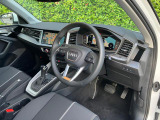 Audiのインテリアはエクステリア同様、優れたデザイン性とクオリティ、そして機能性を兼ね備えております。