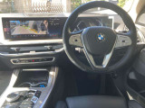 【ハンドル】ドライバーとBMW車の一体感がダイレクトに伝わるステアリングホイール。形状・太さへの拘りに加えて、操作性を高める為にスイッチ類も配置。クイックかつ安定のドライビングを体感下さい!