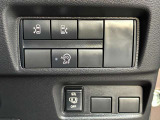 運転席右側の操作スイッチです。スライドドアはこちらからも開閉ができます。