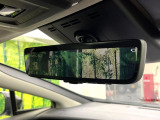 【デジタルインナーミラー】後席の大きな荷物や同乗者で後方が確認しづらい時でも安心!カメラが撮影した車両後方の映像をルームミラー内に表示。クリアな視界で状況の確認が可能です!