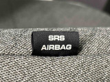 車両側方からの衝撃を緩和するSRSサイドエアバッグ(運転席/助手席)に加えて,SRSカーテンシールドエアバックも標準装備