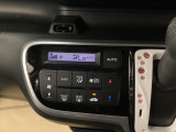 オートエアコンで、毎日のドライブを快適に。温度、風量を自動で調整し、理想的な車内環境を提供します。プラズマクラスター技術搭載の、フルオートエアコン。空気の浄化や脱臭に効果があります。