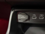 12V電源ソケットを設置しております。周辺機器の充電にご利用頂けます☆