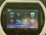 FM・AMをはじめ、SDやUSB、Bluetooth Audioなどの選択肢が画面に表示されています。