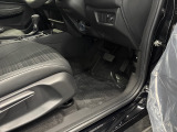 足元がすっきりしているので運転しやすそうですね☆