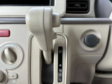 【CVT】低速から中速域ではショックの少ないスムーズな加速を実現。高速域では回転数を抑え、燃費の向上に貢献します。