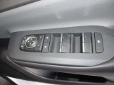運転席のパワーウインドウスイッチです!電動ドアミラーのコントロールスイッチもあります。