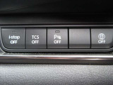 パーキングセンサー操作スイッチを装備。状況に応じて機能を活用でき、駐車時や狭い場所での車両周囲確認をサポートします。