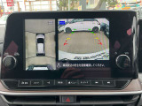 【アラウンドビューモニター】周囲を見渡せる映像で、スムースな駐車をサポートします