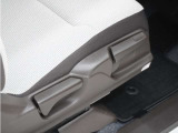 ◆シートハイトアジャスター◆運転席を上下に高さ調節ができます!運転ポジションを体格に合わせてシート調整できます。