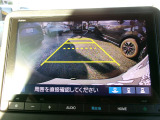 シフトレバーをリバース(バック)に入れるとナビ画面に自動でリアビューが映し出されます。運転が苦手な方、狭い車庫入れ等をサポートさせていただきます☆