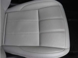 【運転席】シートは良好なコンディションが保たれています。レザーの質感もぜひ現車でお確かめください。