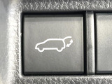 【パワーバックドア】スマートキーや運転席のボタンを押すだけでリアゲートが自動で開閉します!荷物を持っている時や、高い位置にあるバックドアを閉める際に便利な機能です♪