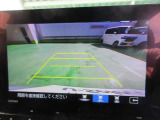 バック駐車もグッとラクに。リアワイドカメラシステムを搭載。約180&deg;見渡せるワイドビューをはじめ、3パターンの表示機能付き。バック駐車も安心してできます。