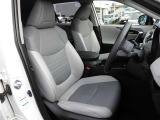【内装】RAV4の車内です♪もちろん、フロアマットもついてますよ〜!