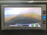 【バックカメラ】運転が苦手な方も車庫入れラクラクです!ギアをリバースに入れれば自動的に切り換わりますので、面倒な操作は不要です♪狭い駐車場もお車を傷つけず安心ですね!