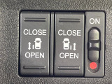 【両側パワースライドドア】スマートキーや運転席のスイッチで後席両側スライドドアの開閉が可能♪電動だから力を入れてドアを開ける必要が無く、小さなお子様でも簡単に開け閉めでき快適です♪