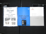 カギをバッグやポケットに入れたままでもドアロックの開閉やエンジン始動ができる『スマートキー』付き!暗くなってもキー穴を捜す必要が無くとっても便利ですから人気の装備です!