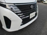 『LEDヘッドライト』通常のハロゲンライトに対して発光部分の発熱を抑えることで省電力につながる技術です。デザイン性も自由度が高いため、今後クルマのヘッドライトはLEDが主流になります☆