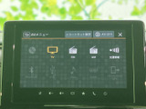 テレビやFM・AM、交通情報などの選択肢が画面上に並び、使いたい音源を視覚的に確認できます。メニューから切り替え先を選べるため、日常の移動に合わせて利用しやすい構成です。