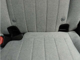 ◆ISOFIX◆シートベルトいらずでチャイルドシートと固定金具を連結するだけでガッチリ固定できます。