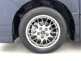 かっこいいホイールですね。 車のイメージを大きく左右するホイール部分はコダワリを持ちたいですね。