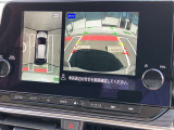 まるで真上から見ているような、視認性の良いアラウンドビューモニターです。駐車が苦手な方でもこれでらくらく駐車できますよ。