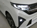 LEDヘッドライトです。デザイン性がよくとても明るいので、夜間の走行や悪天候でも安心です。しかも長寿命!