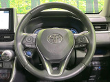 【純正革巻きステアリング】上質な革を使用することで、手にしっかり馴染みとても運転しやすいハンドルです♪