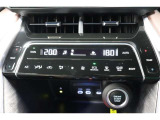 運転席と助手席、それぞれ温度調節ができ、オールシーズン快適なオートエアコンとなっております!