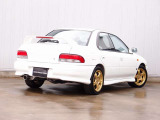 実走行57,000km!全国でも台数の少ないインプレッサSTIバージョンⅣの入庫。弊社入庫時にタイヤ4本新品交換を行ない、43,000km時ADコンデンサー、前後パッド、前後ローター交換済み