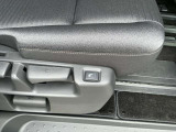 2列目シートのシートヒータースイッチ。