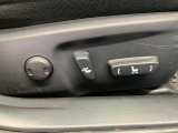 【パワーシート】電動でシートポジションの変更が可能です。手動式より細かくシート設定が可能ですのでより快適な姿勢でドライブを楽しんで頂けるでしょう。