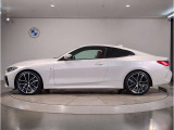 【拘りのFR】BMWが多く採用するFR車。ダイレクトでスポーティな加速感・シャープなハンドリングを実現。縦置きエンジンレイアウトにより、フラットで上質な乗り味です。