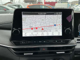 ハンズフリーフォン、VICS(FM多重)、ボイスコマンド、Bluetooth対応、USB接続、HDMI接続、Apple CarPlay ・ Android Auto 連携機能、AM/FMラジオ、NissanConnect サービス対応、iPod対応
