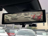 【インテリジェントルームミラー】車両後方のカメラ映像がミラー(液晶画面)に写るので、後席の人や荷物が写りこみません。夜間や悪天候でも視界が良好です♪