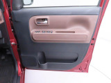 当社では全車、納車前にサービス工場で12ヶ月点検相当の整備を実施しております。そこで確認された不具合箇所は修理しておりますのでご安心下さい。