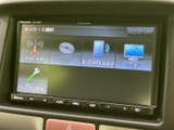 FM/AM、CD、Bluetooth Audio、TVなどの選択項目が画面に並びます。使いたい音源を見つけやすく、停車中の設定確認や日々の利用にも便利です。