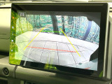 【バックカメラ】駐車時に後方がリアルタイム映像で確認できます。大型商業施設や立体駐車場での駐車時や、夜間のバック時に大活躍!運転スキルに関わらず、今や必須となった装備のひとつです!